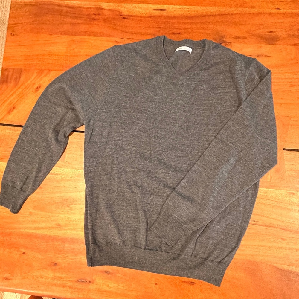 Zara Men's Gray V Neck Sweater - Size L